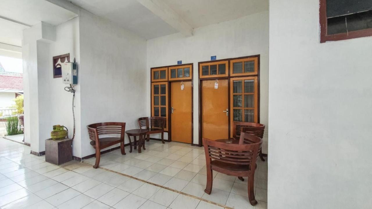 Reddoorz At Pujon Malang Hotel Batu  Exterior photo